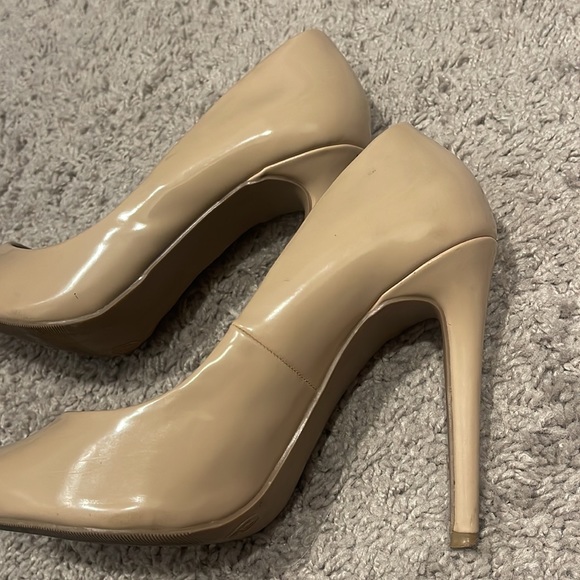 Patent nude pointed toe heels - Picture 5 of 5